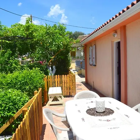 Jasmine's House In Dorizata Апартаменты Dhorizata
